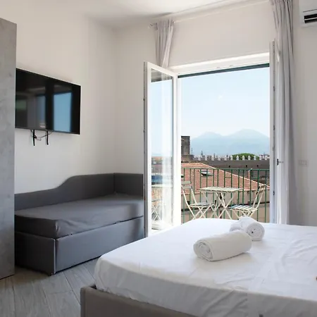 Monteleone ,12 Naples