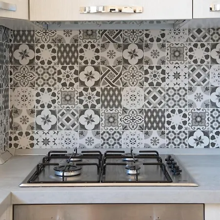 Monteleone ,12 4* Naples