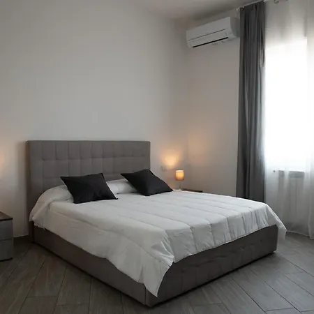 Monteleone ,12 4* Nápoly