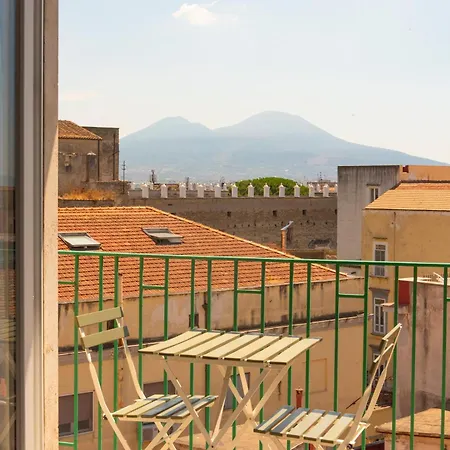 Monteleone ,12 4* Napoli