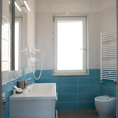 Monteleone ,12 Napoli